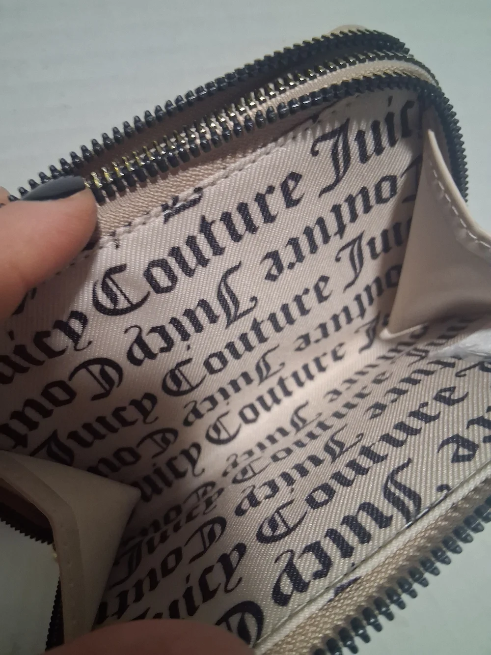 Juicy Couture Beige Heart Logo Zip Wallet Never Used